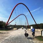 Rote Doppelbogenbrücke über den Rhein-Herne Kanal